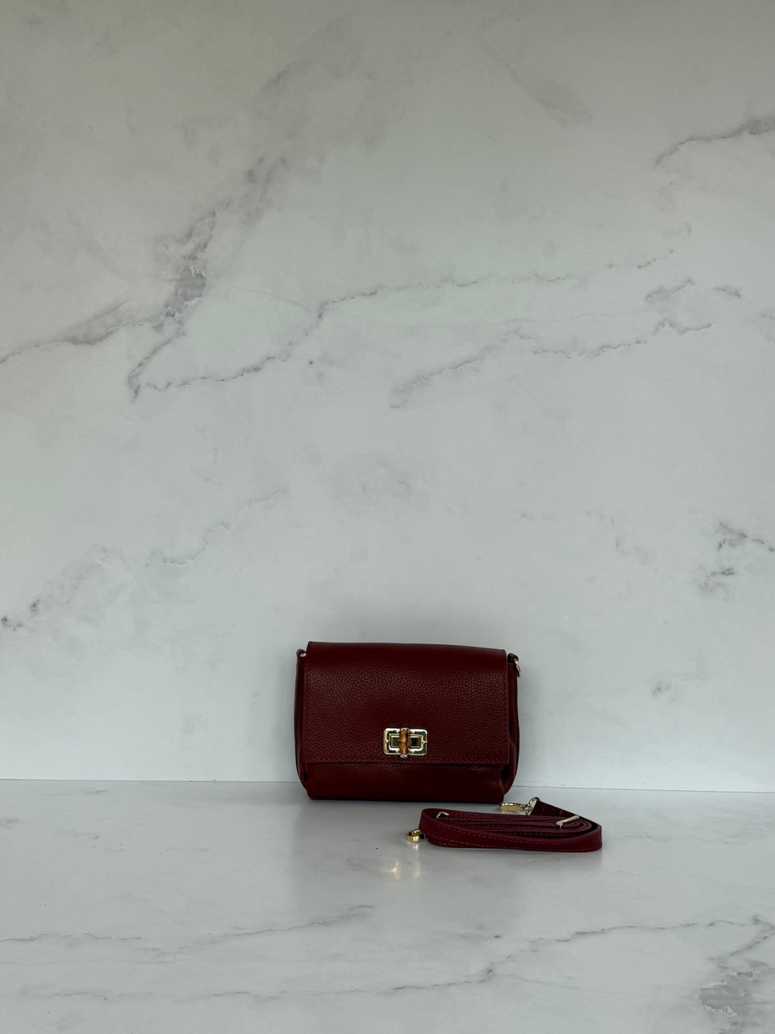 RIANA | ROOD